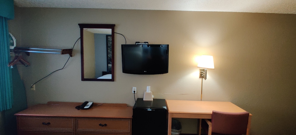 Super 8 By Wyndham Champaign 35/52