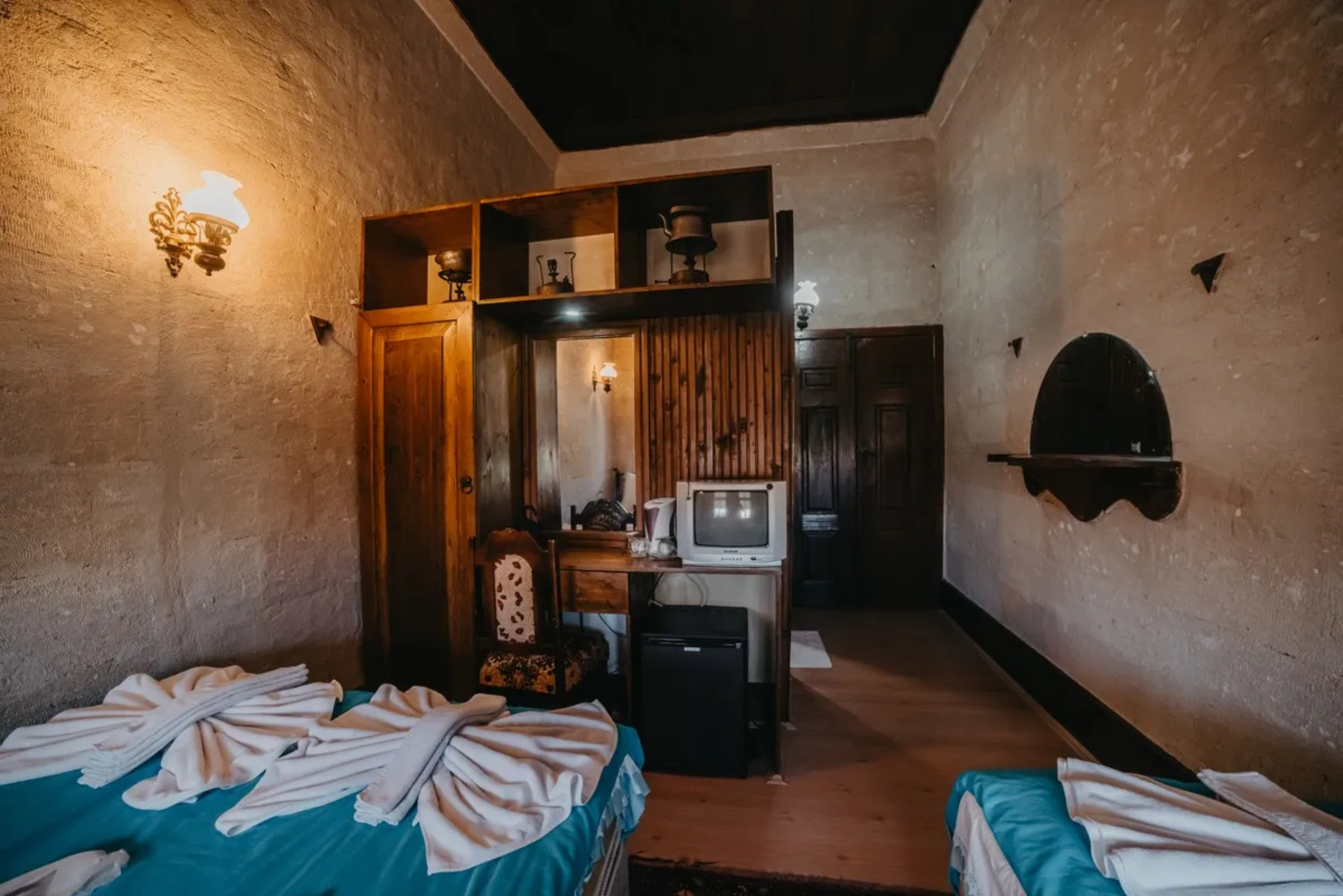 Born Hotel Old House 11/29