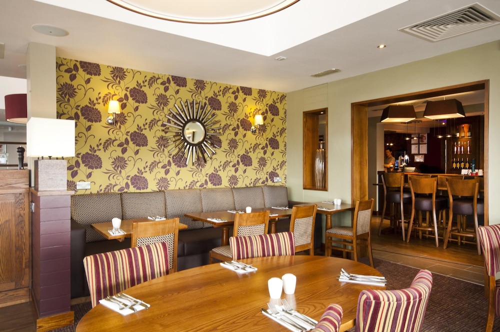 Premier Inn Edinburgh Airport (M9, Jct1) 17/28