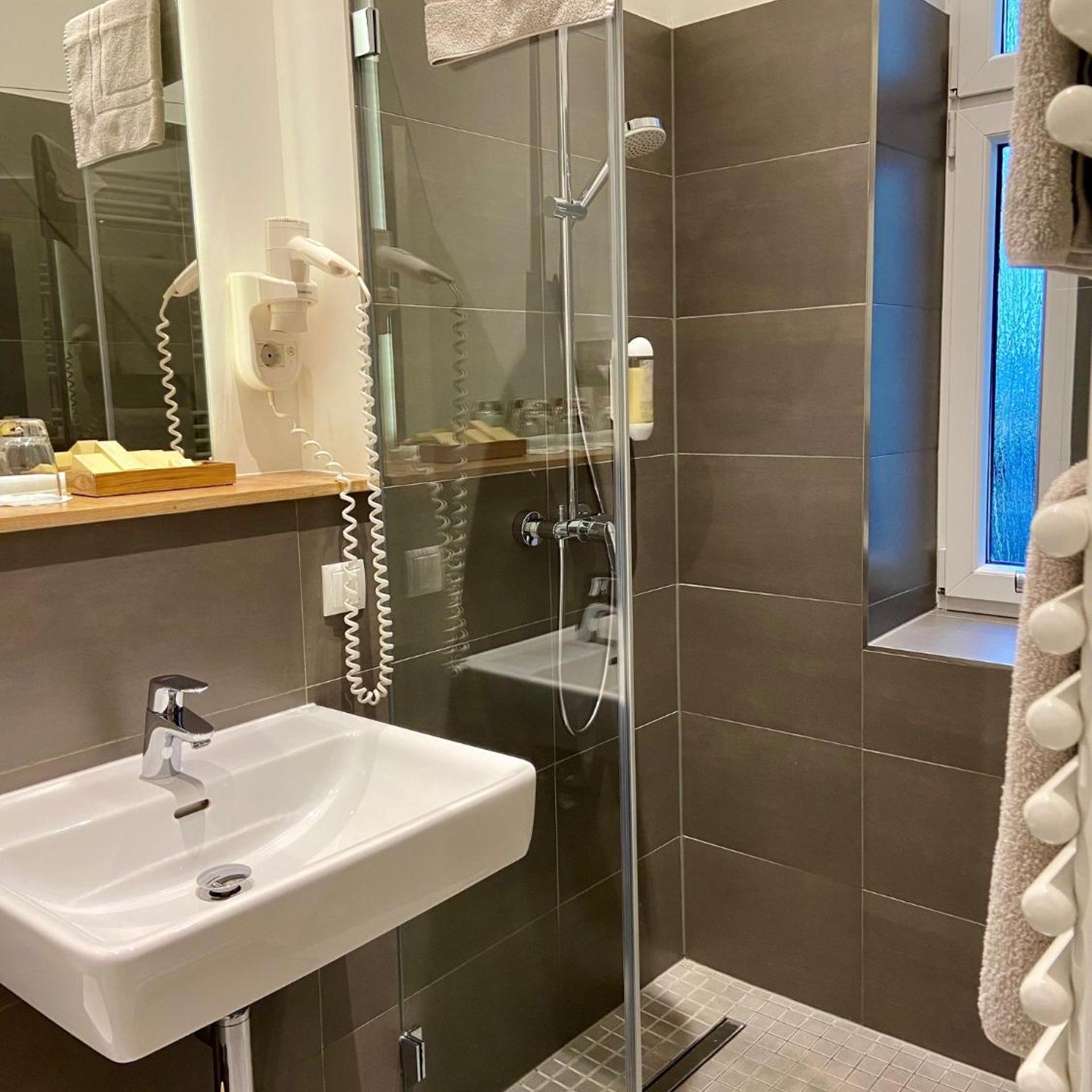 Hotel 38 47/49
