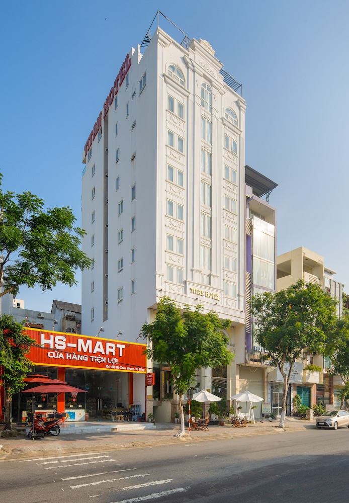 Titan Hotel 5/42