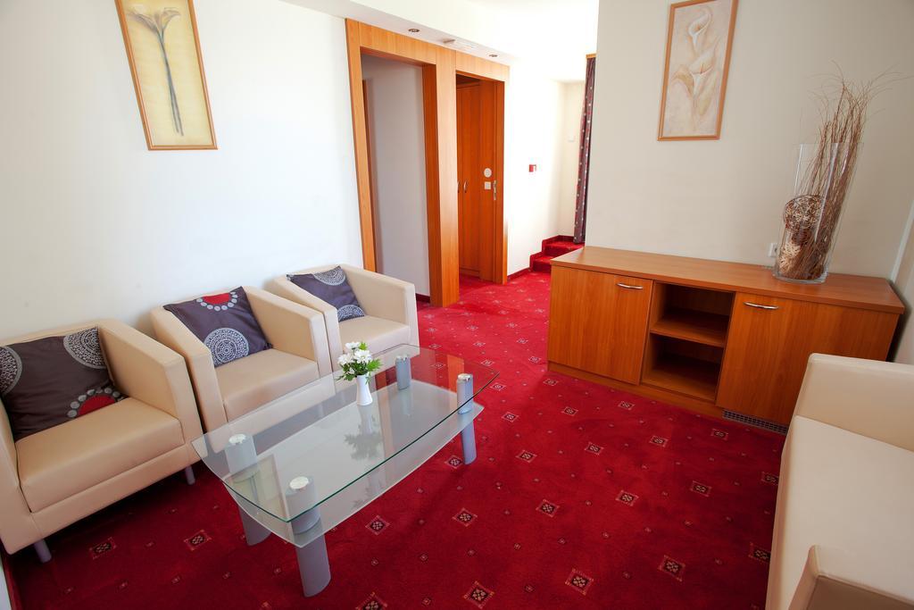 Hotel Creina 8/16