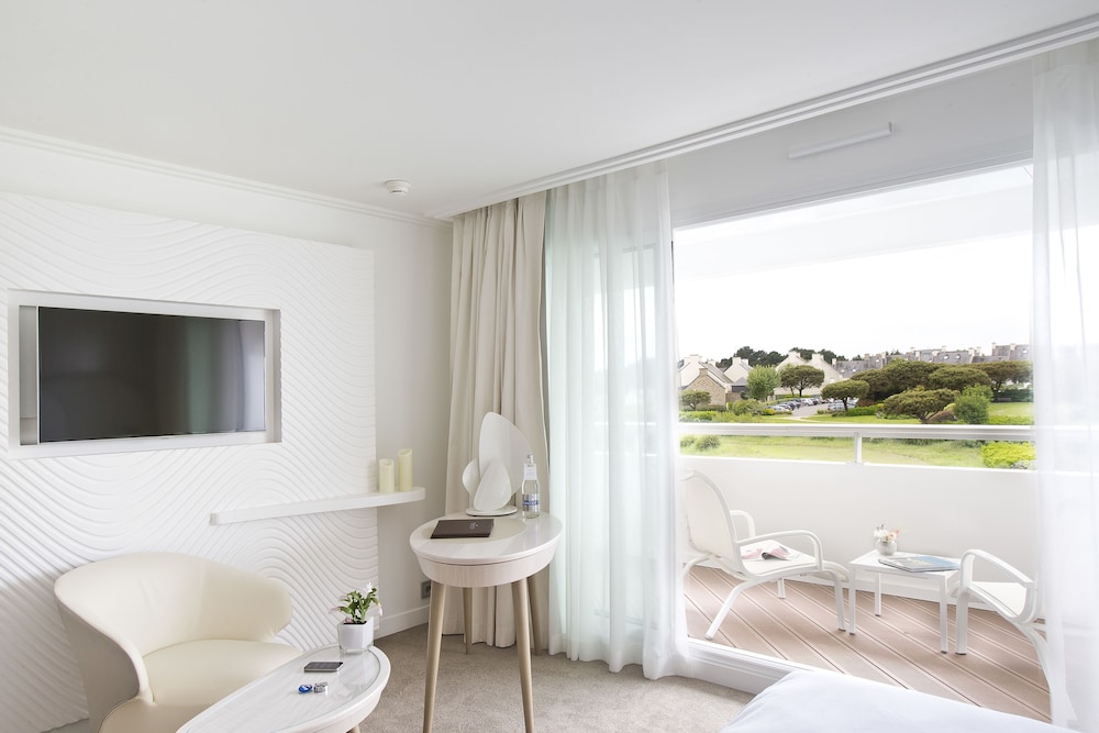 MIRAMAR CROUESTY HOTEL 23/66