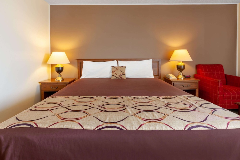 Travelodge by Wyndham Cleveland Airport 17/36