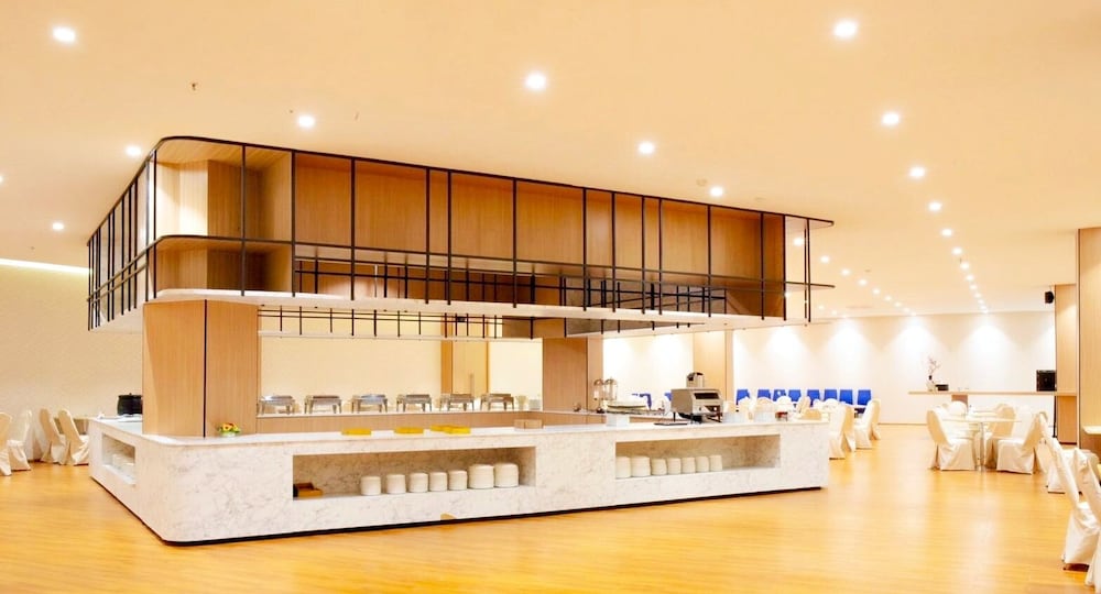 The Srivaree Airport Hotel 6/50