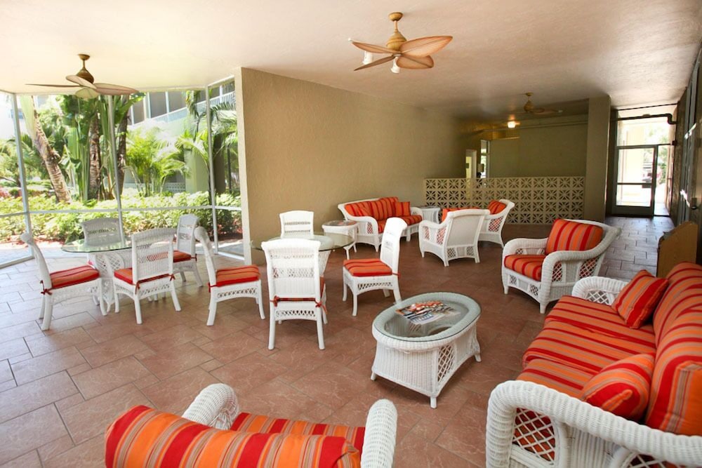 Marco Beach Vacation Suites 55/73