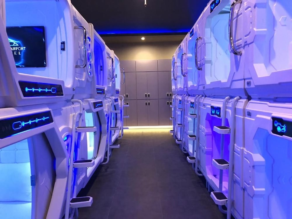 Digital Airport Hotel 21/23