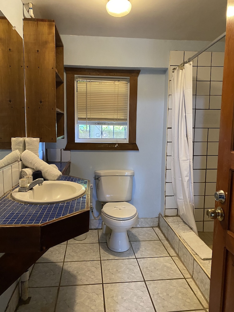Mariposa Lodge 74/74