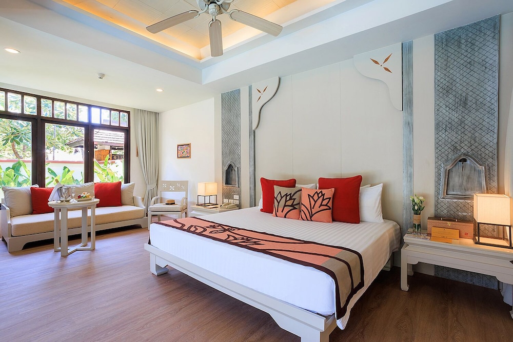 Garden Pool, King Bed, Private Garden