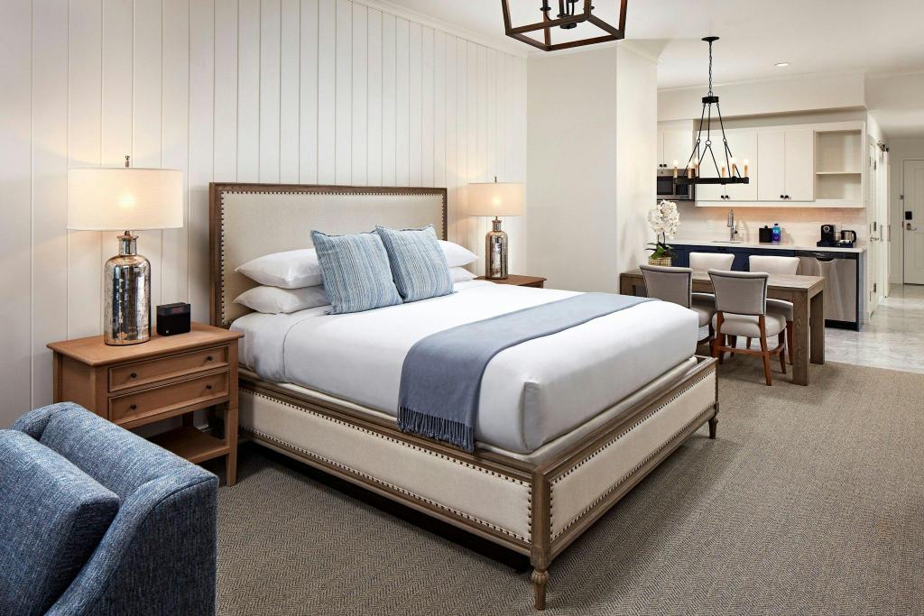 Boardwalk, Suite, King Bed, Ocean Front, Sofa, Balcony