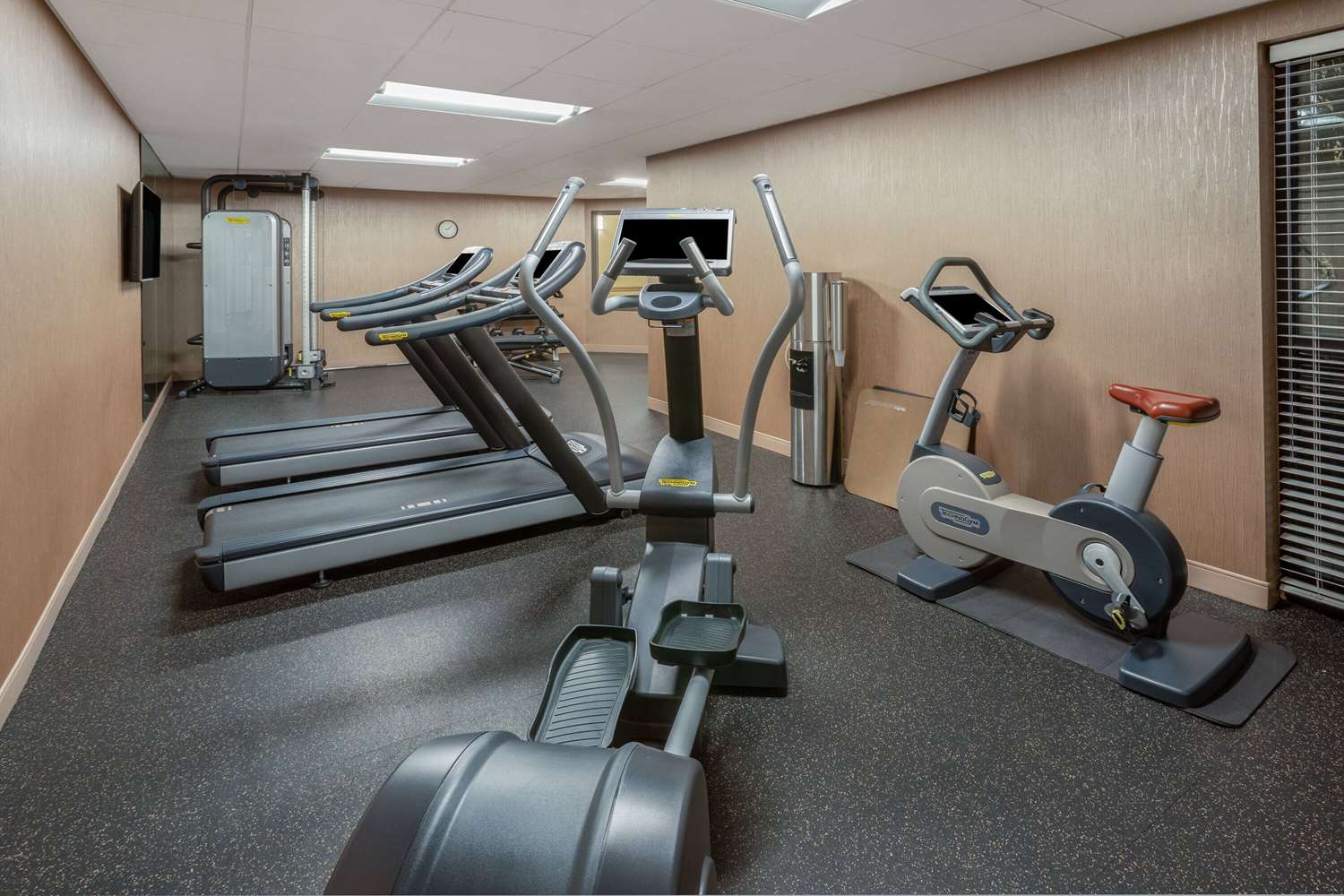 Days Inn & Suites by Wyndham Denver International Airport 14/37