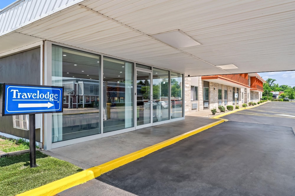 Travelodge By Wyndham Bloomington 53/62