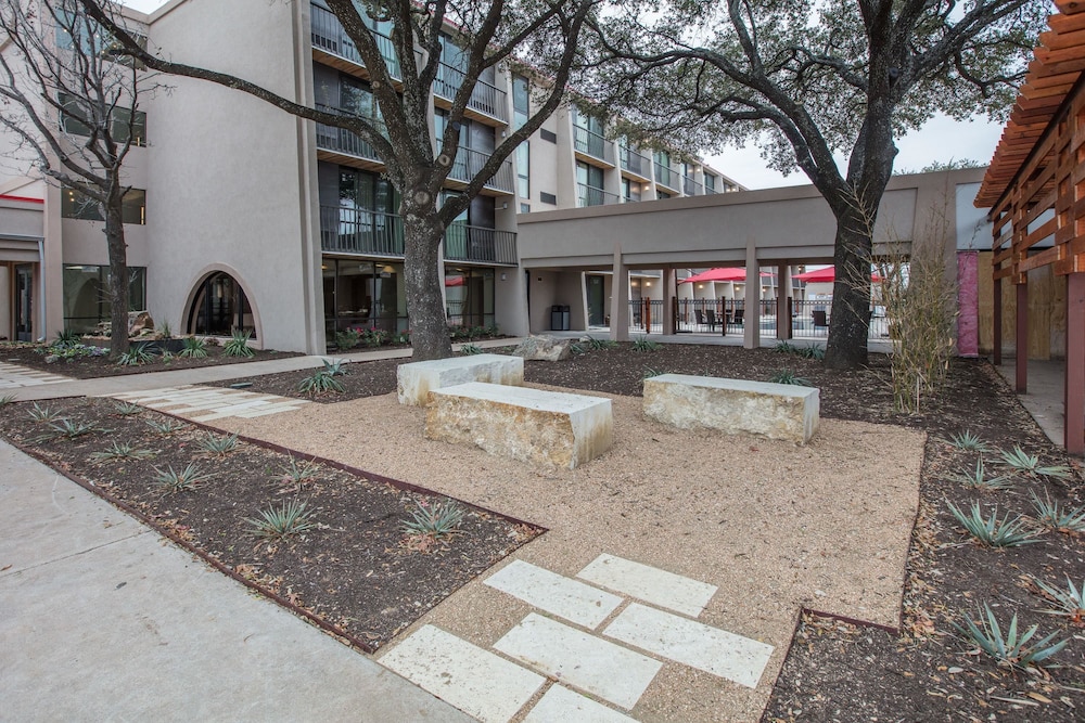 Ramada By Wyndham Austin South 7/52