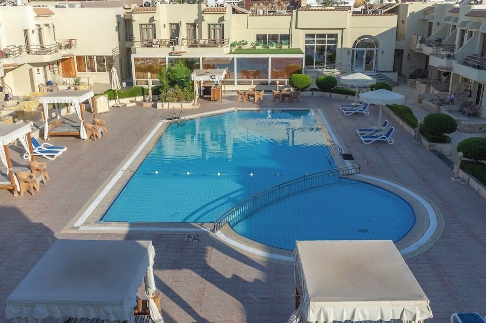 Cataract Lyalina Beach 39/44