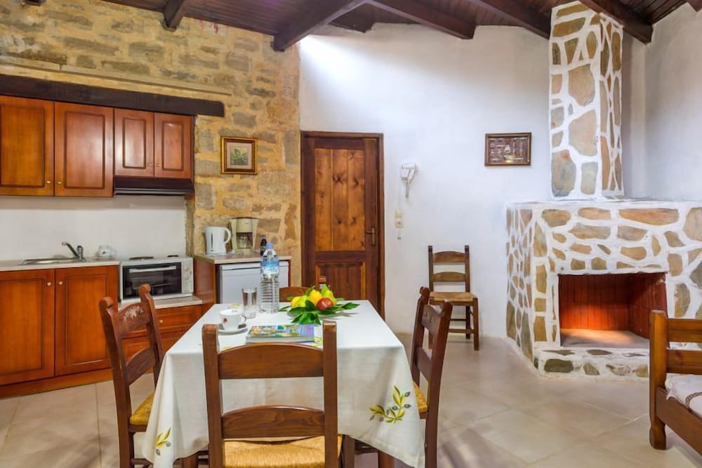 STONE VILLAGE 29/53