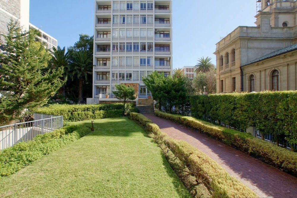 437 St Martini Gardens 17/20