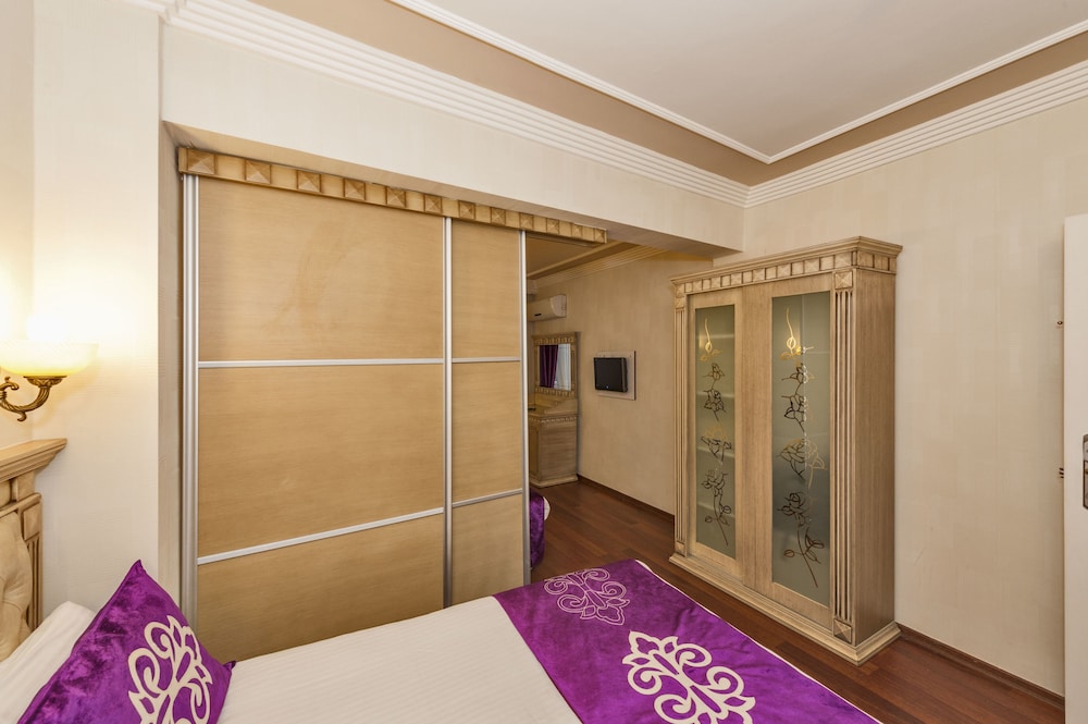 Istanbul Holiday Hotel 4/68