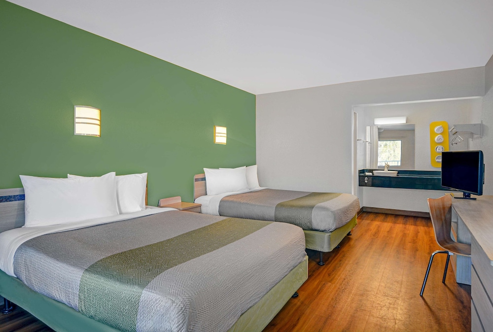 Standard, 2 Queen Beds, Accessible