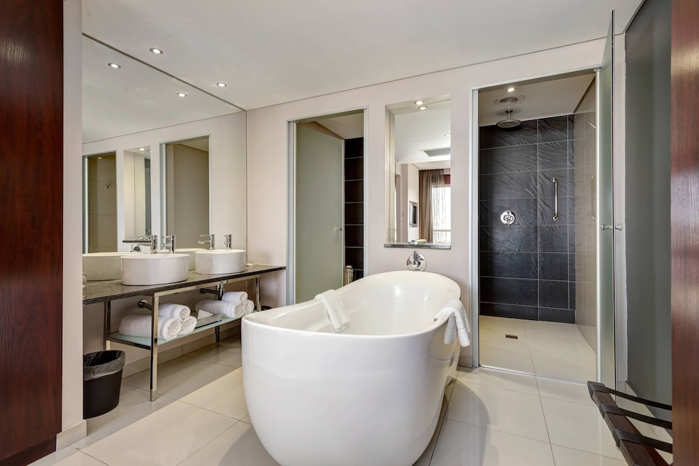 Protea Hotel By Marriott O R Tambo Airport 25/41