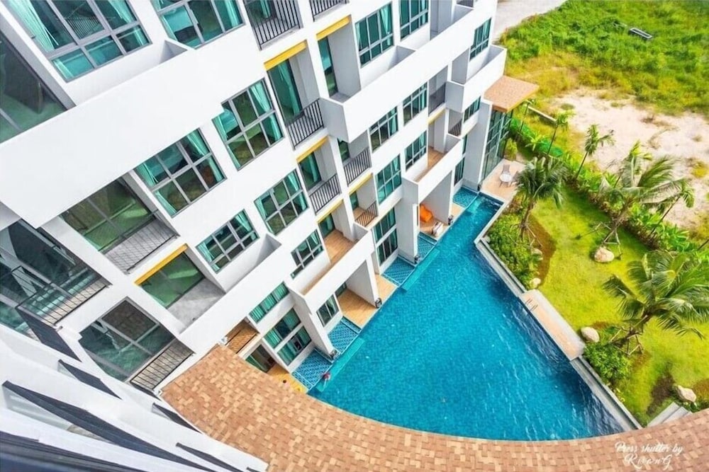Atom Phuket Hotel -SHA Plus 6/50