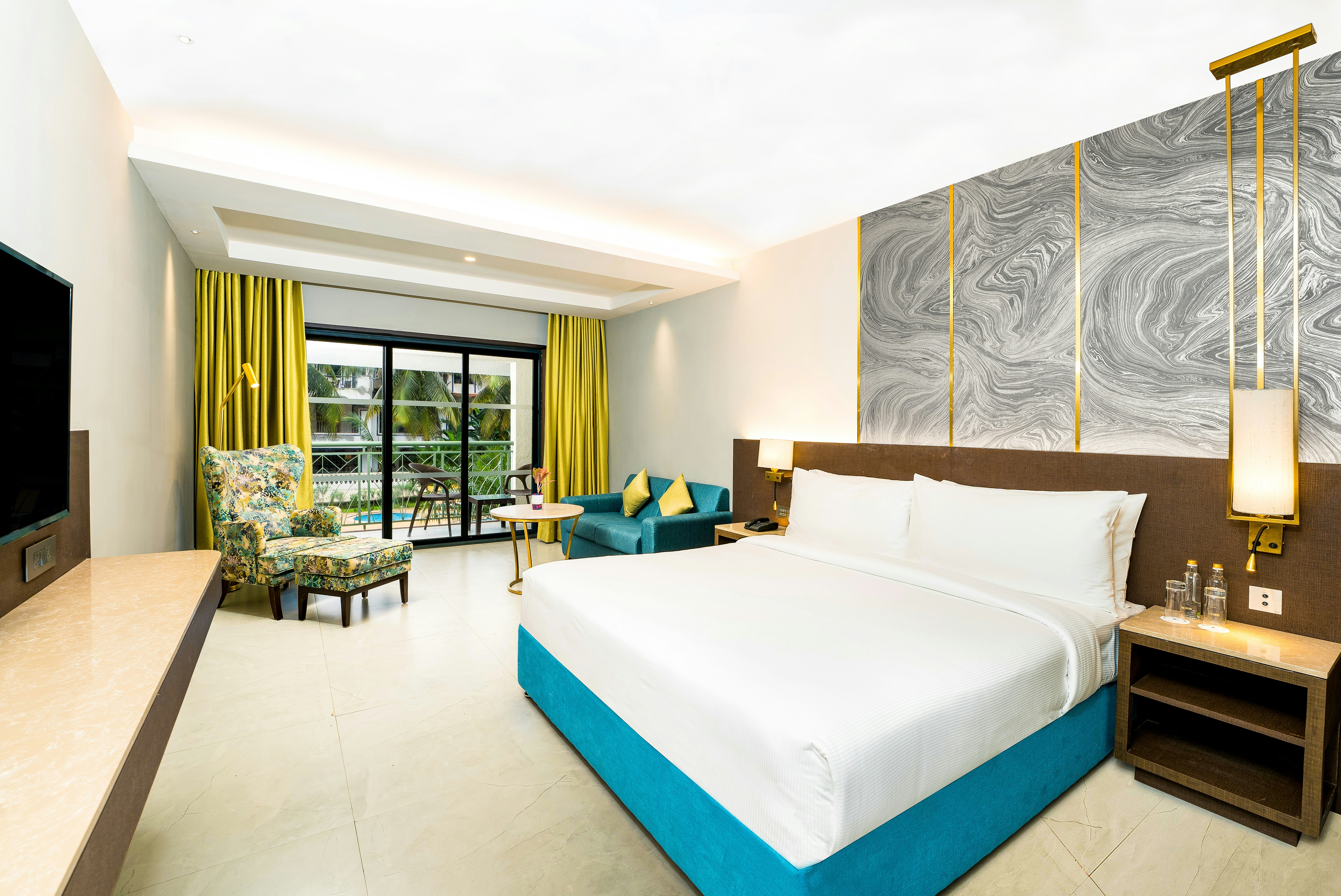 PREMIUM, KING BED, POOL VIEW