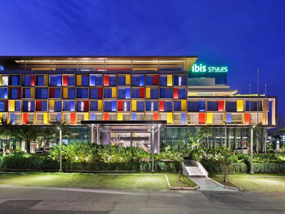Ibis Styles Batam Nagoya 8/68