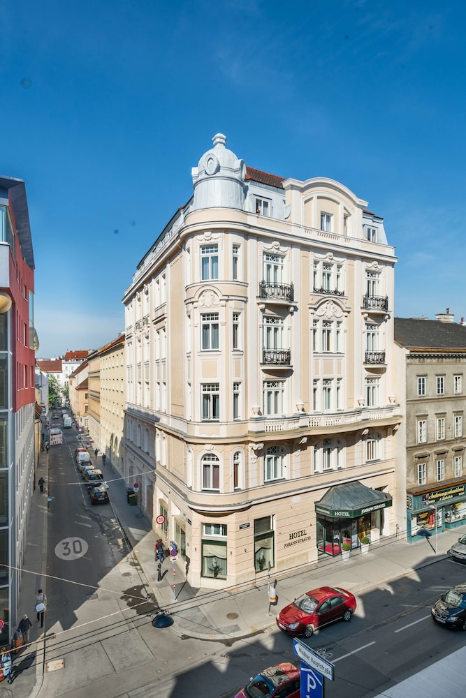 Johann Strauss Hotel 47/52