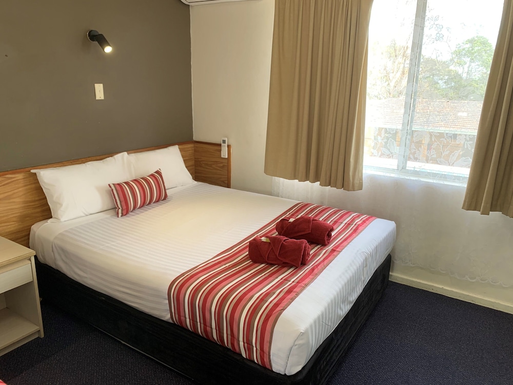 STANDARD, QUEEN BED, BALCONY