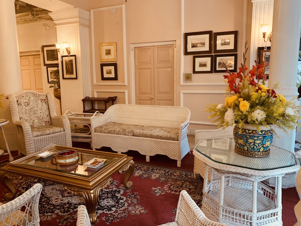 The Elgin Fairlawn Kolkata 32/60