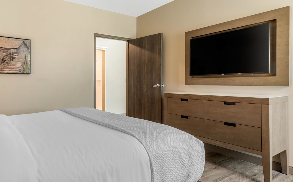 ROOM, KING BED