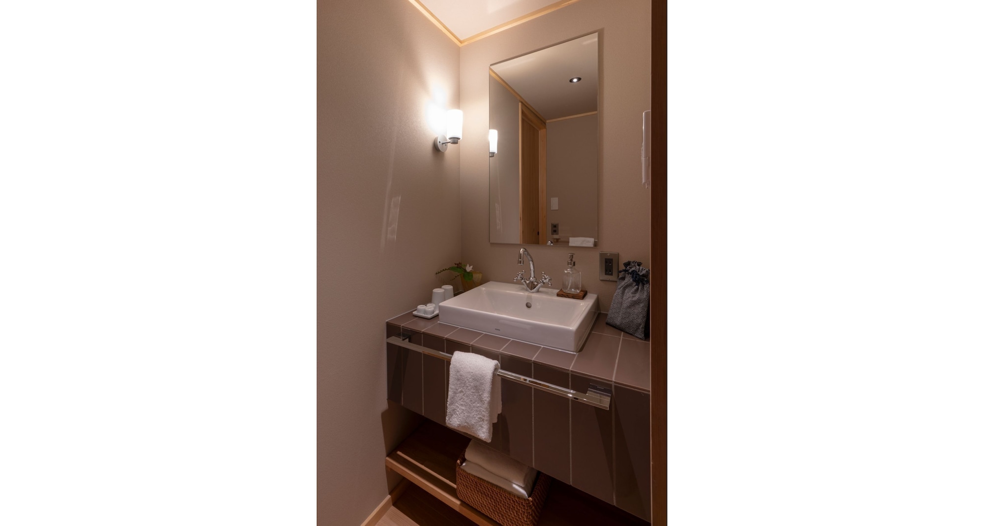 JAPANESE, GARDEN, SUITE