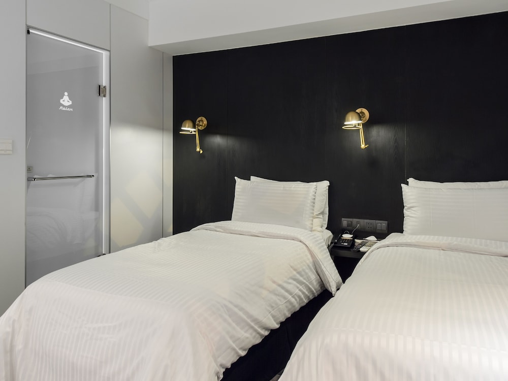 BOUTIQUE, TWIN BEDS