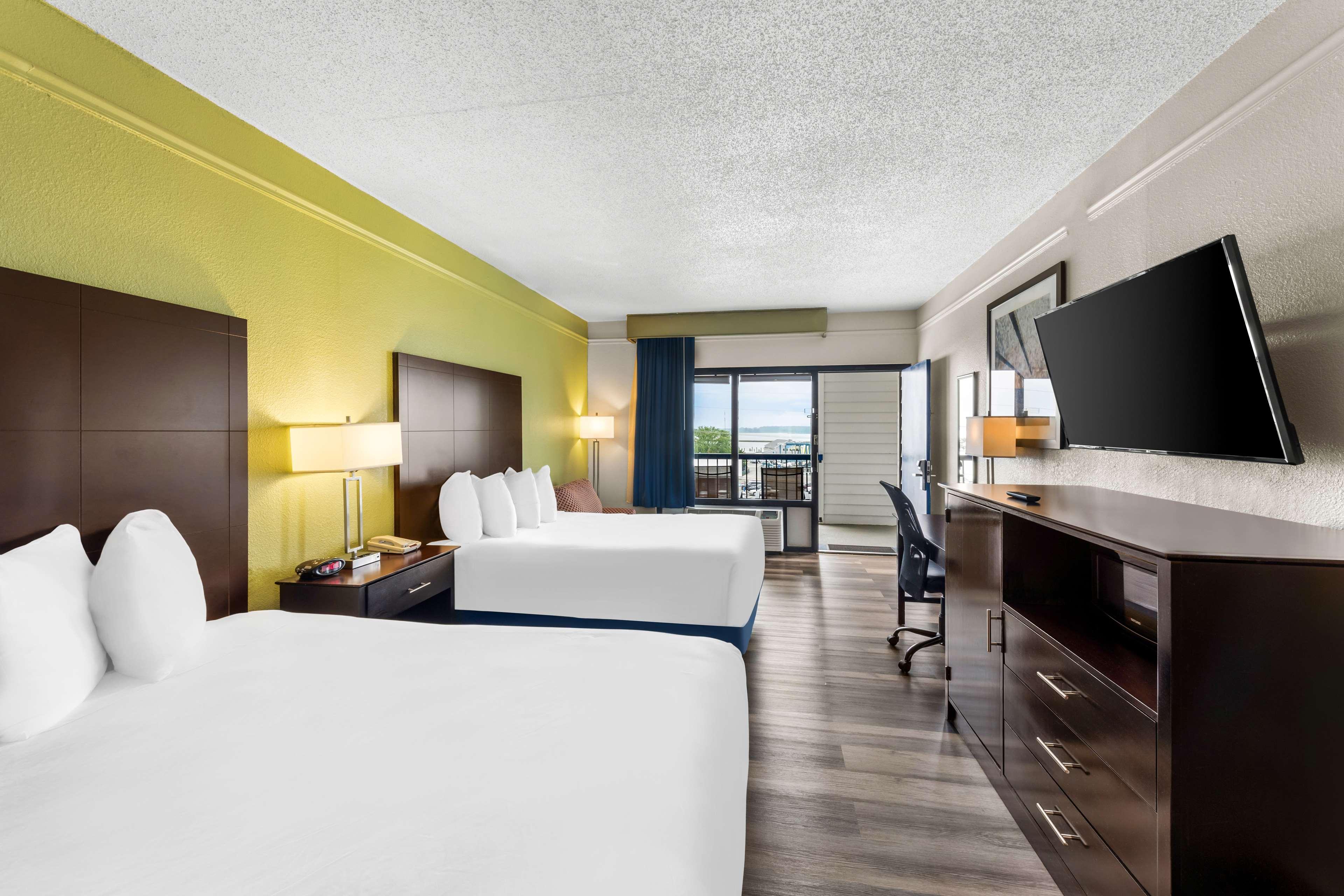 Room, 2 Queen Beds, Bay Side