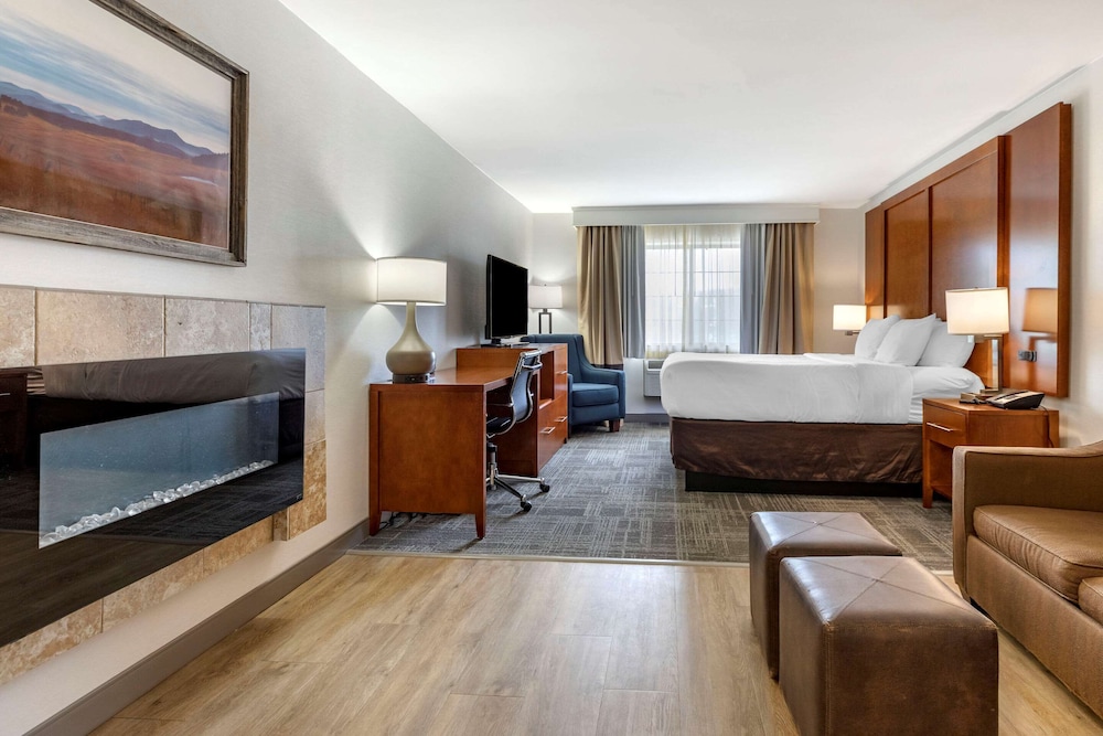 Comfort Suites At Evergreen Parkway 42/48