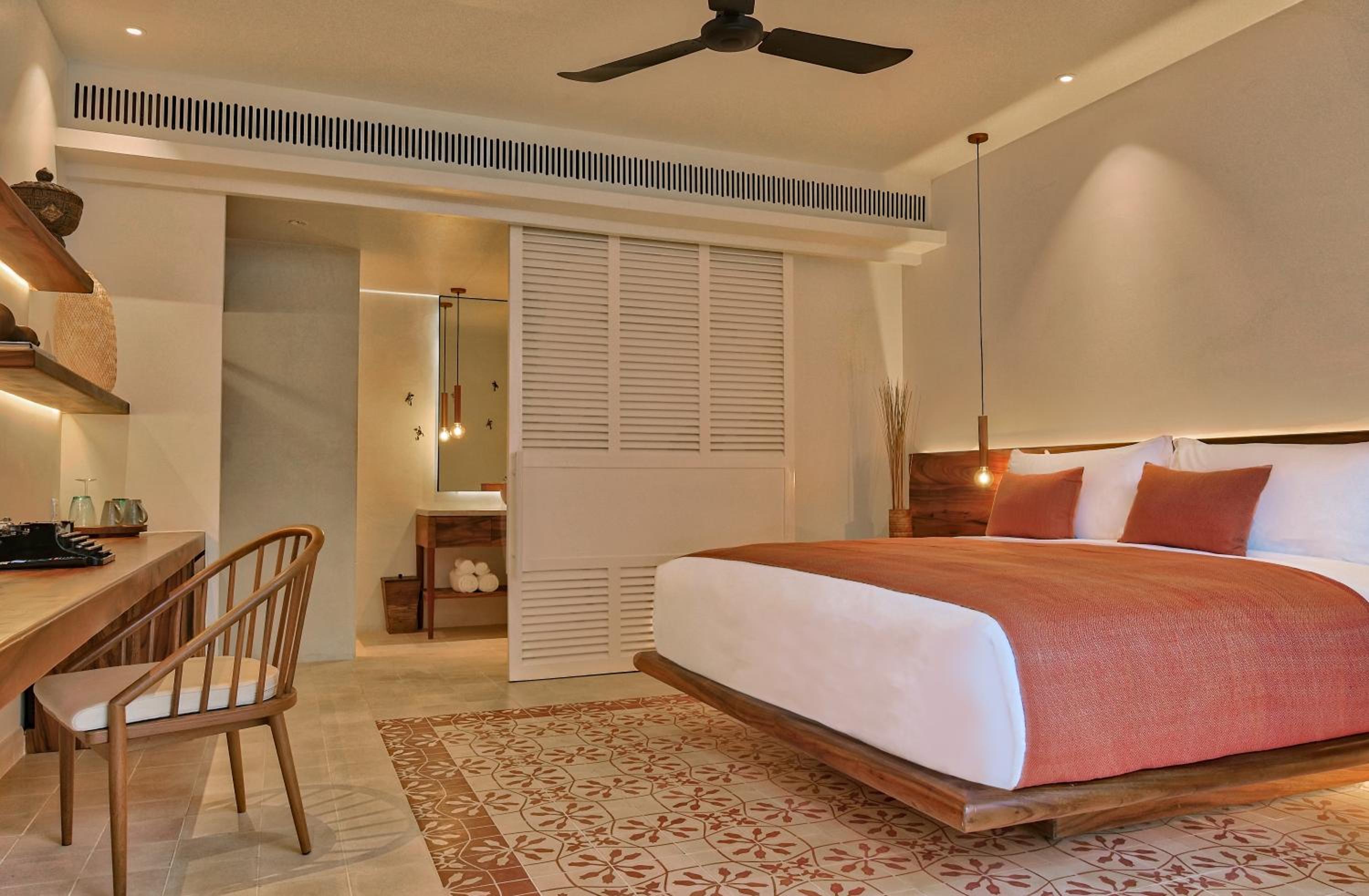 Courtyard, Deluxe
