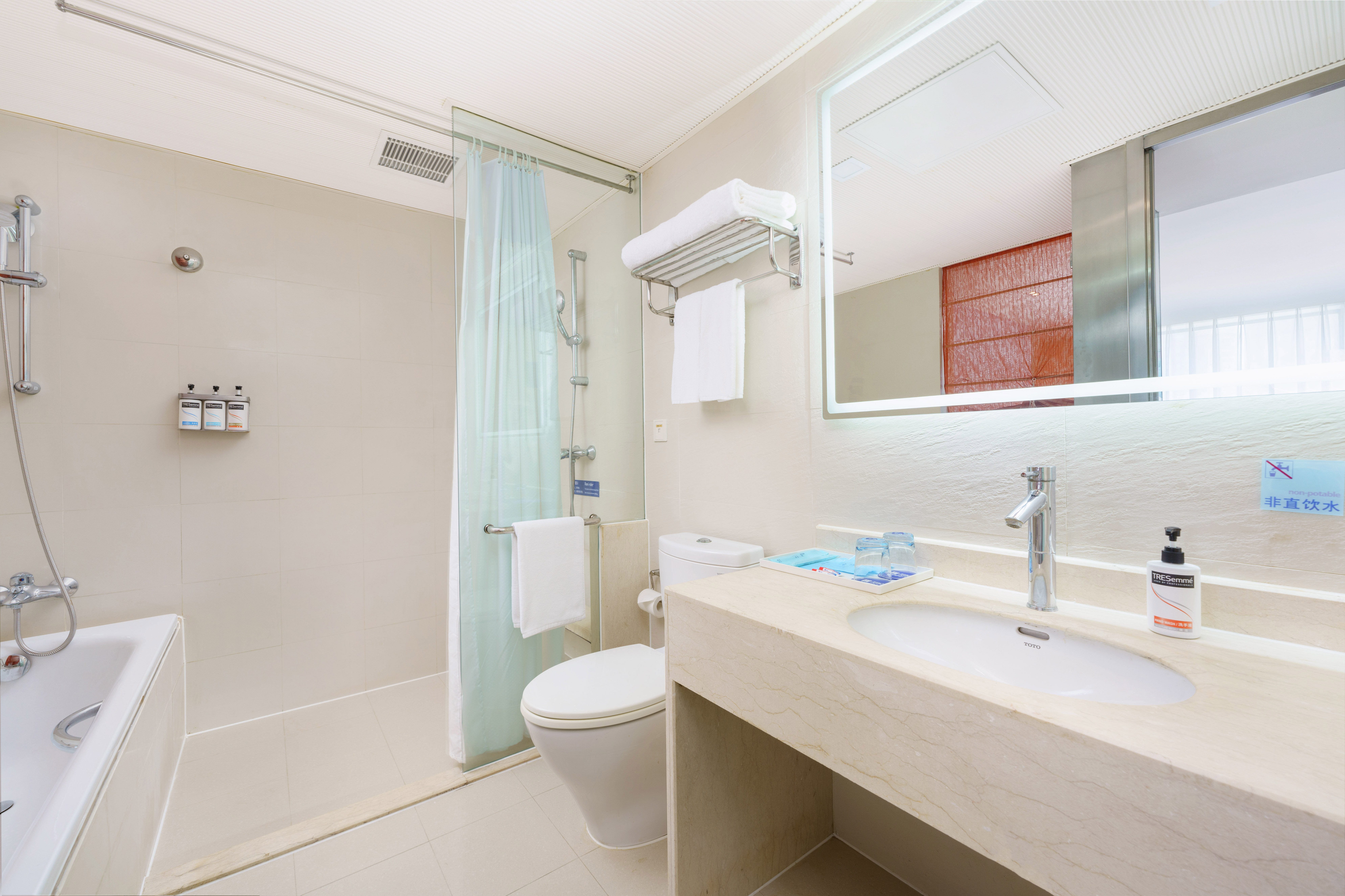 Holiday Inn Express Dalian City Center 48/50