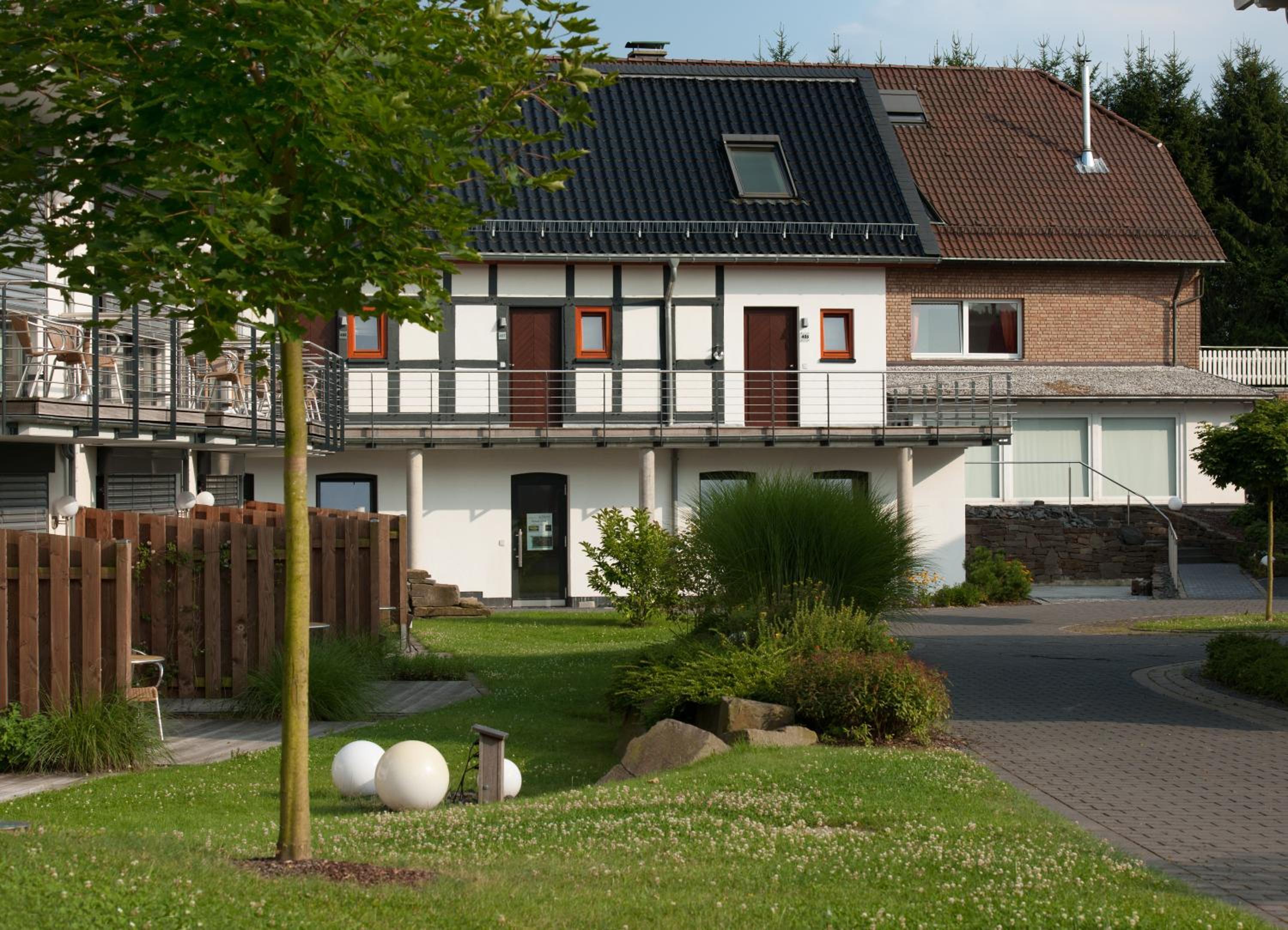 Gut Heckenhof Hotel & Golfresort an der Sieg GmbH & Co. KG 43/50