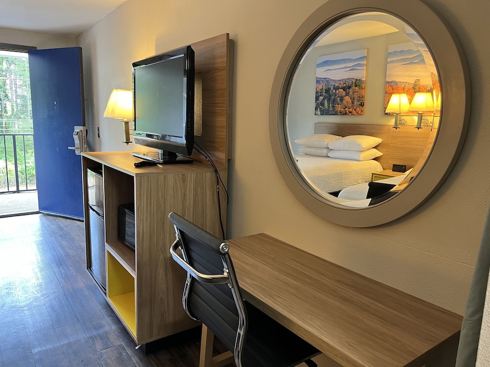 Days Inn By Wyndham College Park Airport Best Road 7/55