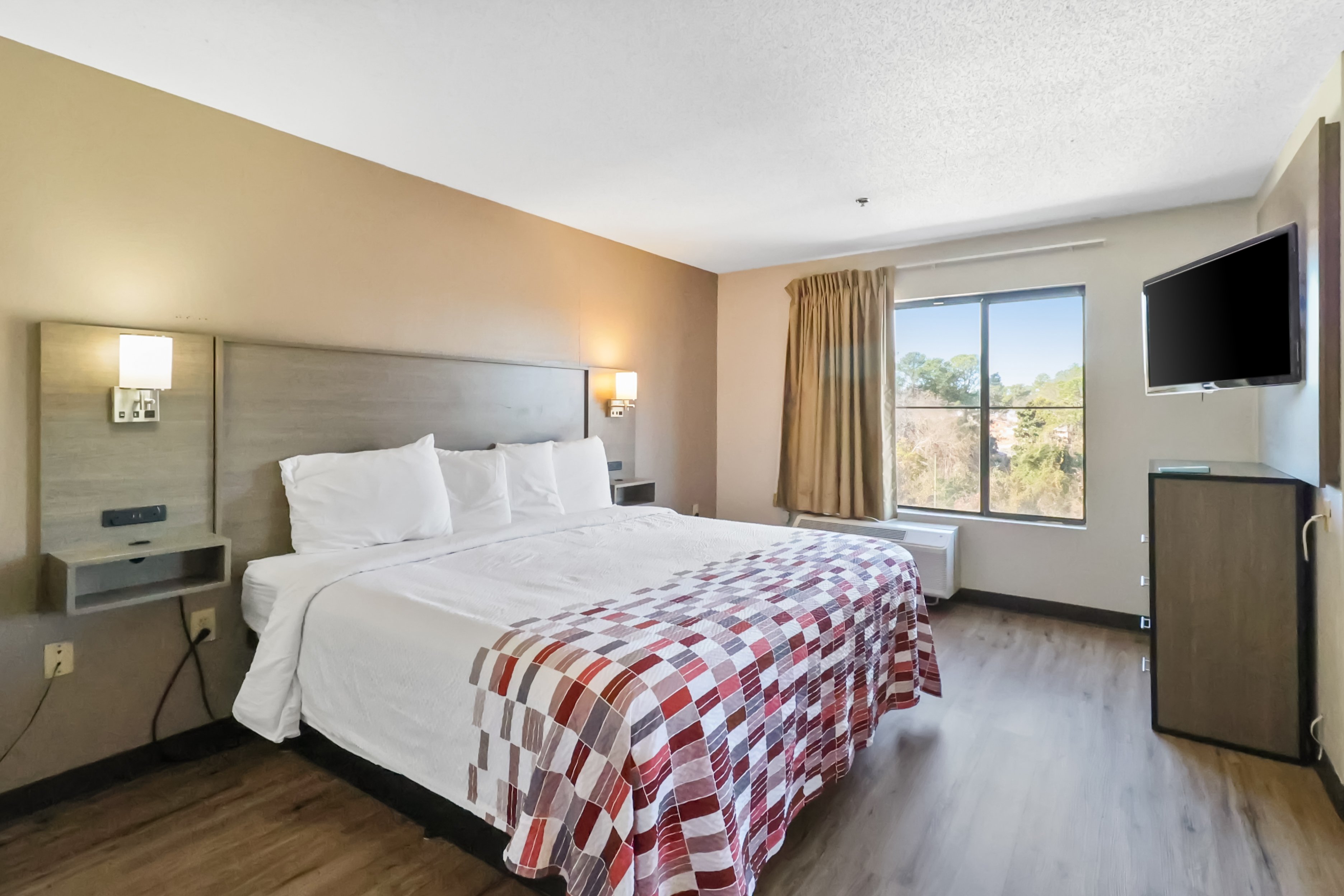 DELUXE, KING BED, ACCESSIBLE