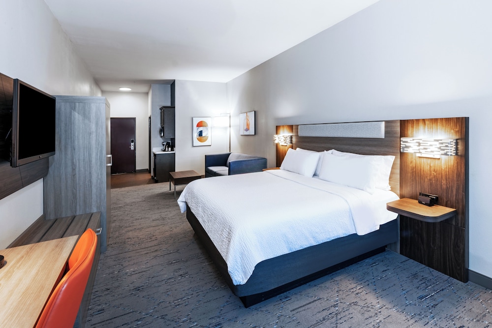 Suite, King Bed, Sofa, Accessible