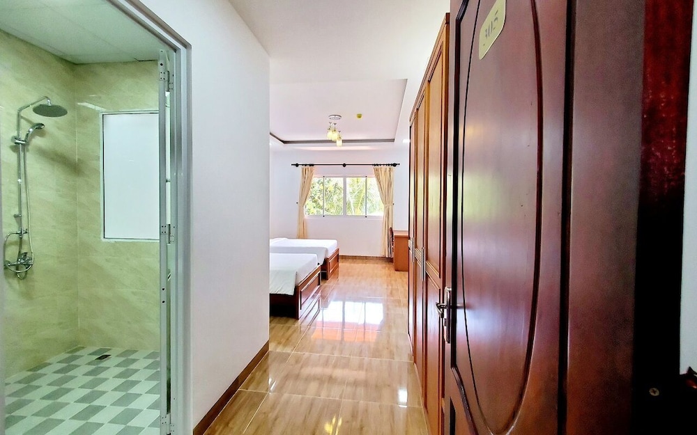 Tan Son Nhat Con Dao Resort 30/69