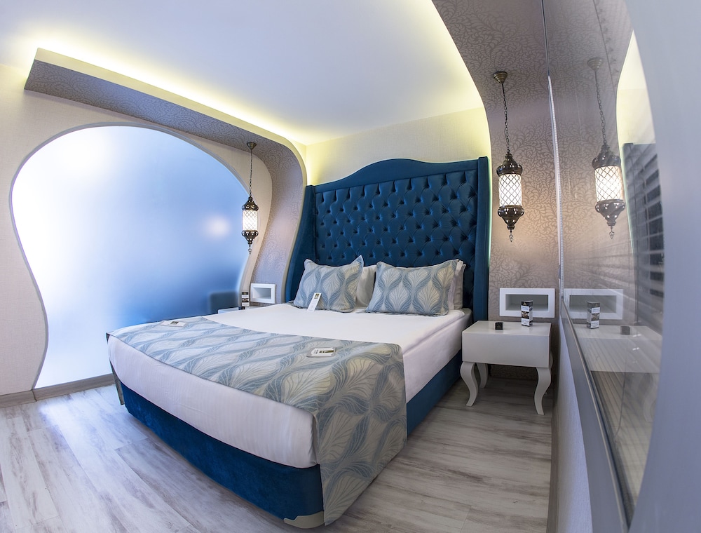 Demonti Hotel 21/69