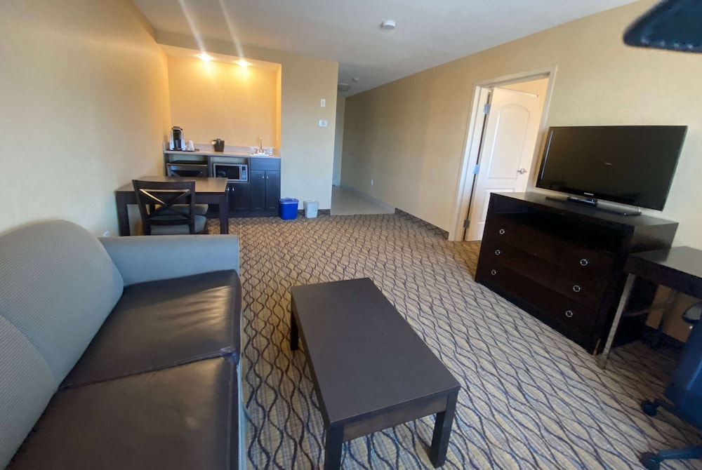 Wingate by Wyndham Fort Saskatchewan 56/64