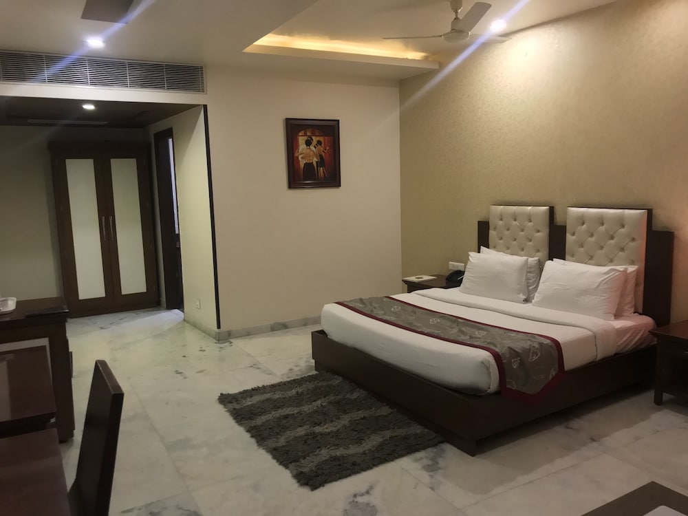 Leela Grande Hotel 14/50