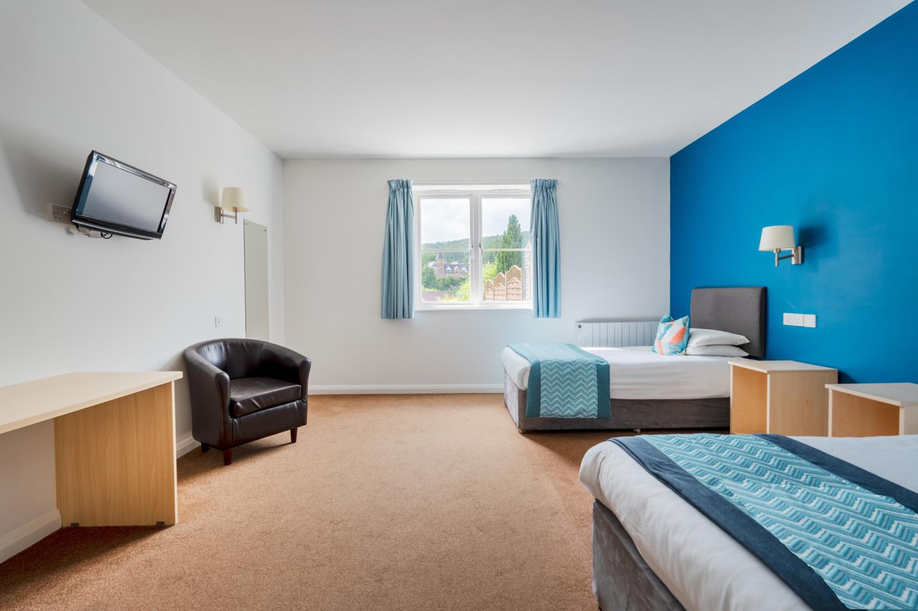 Wet, Double or Twin Bed, Accessible