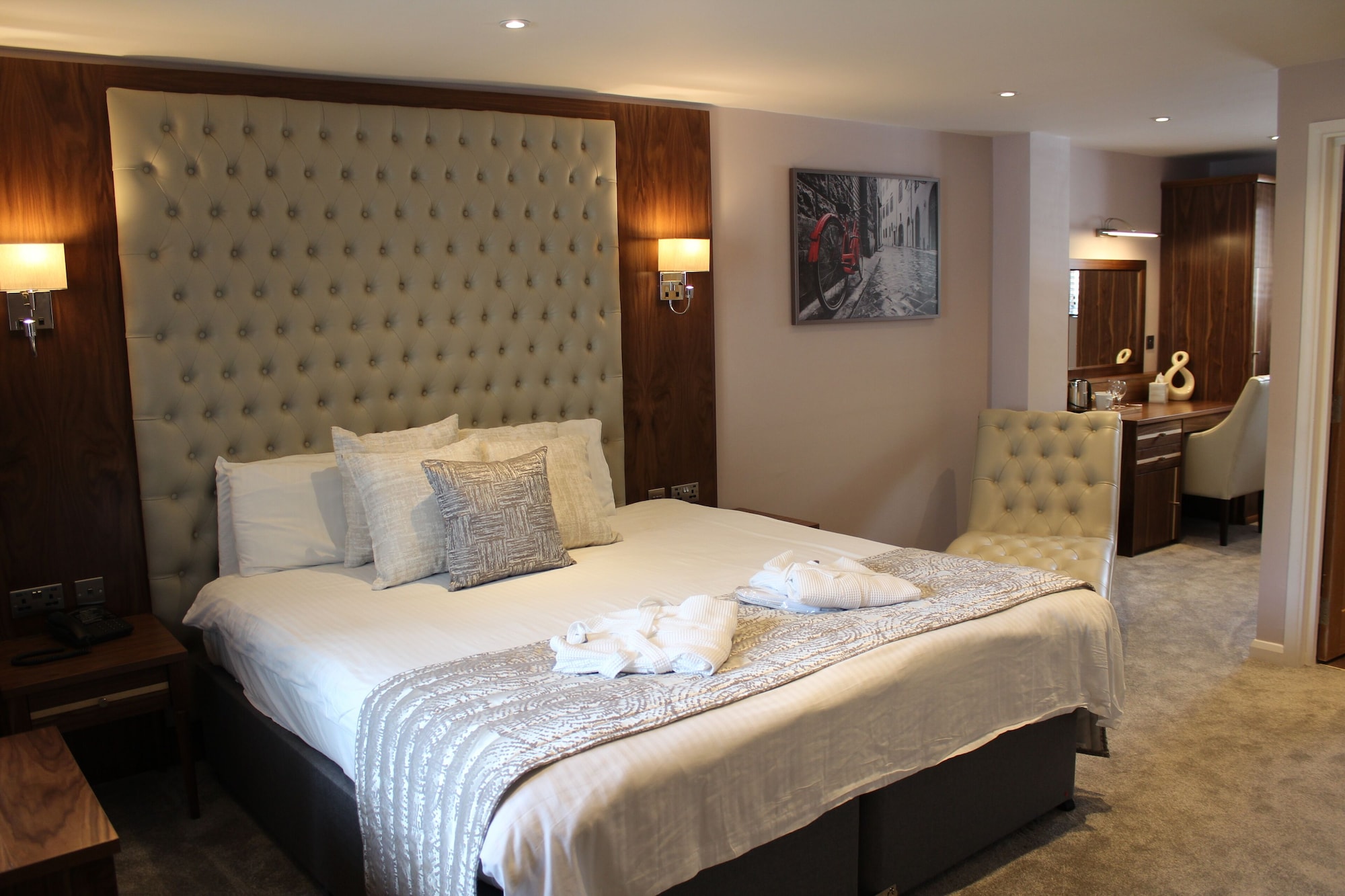 Rosewood, Suite, King Bed