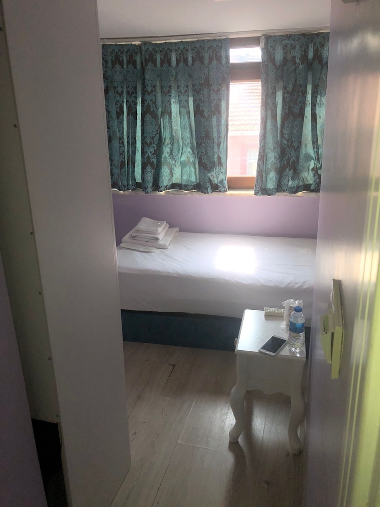 Hotel 1453 59/60
