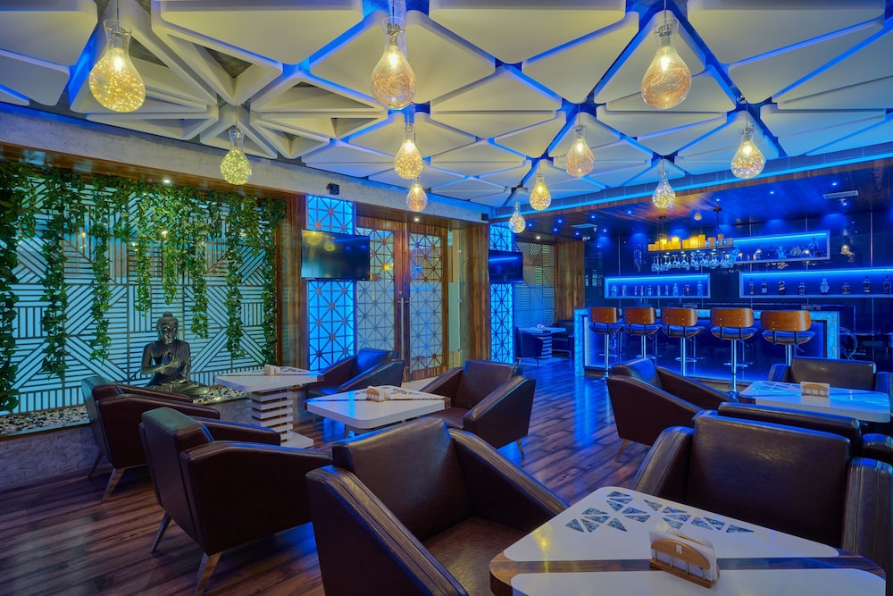 Blu Feather Hotel & Spa 51/69