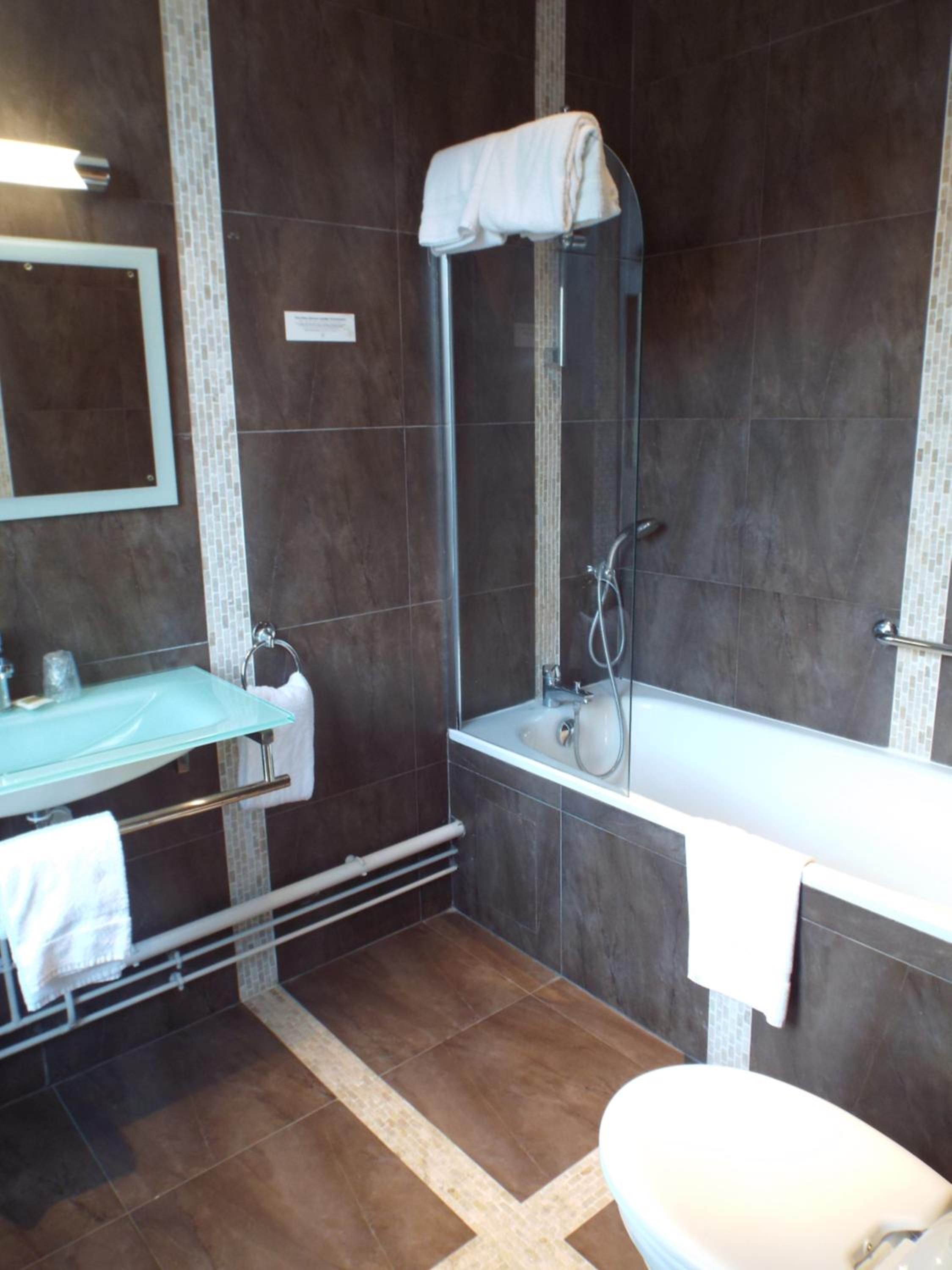 غرفة سوبيريور بحوض استحمام، HOTEL SAINT MARTIN 10/10