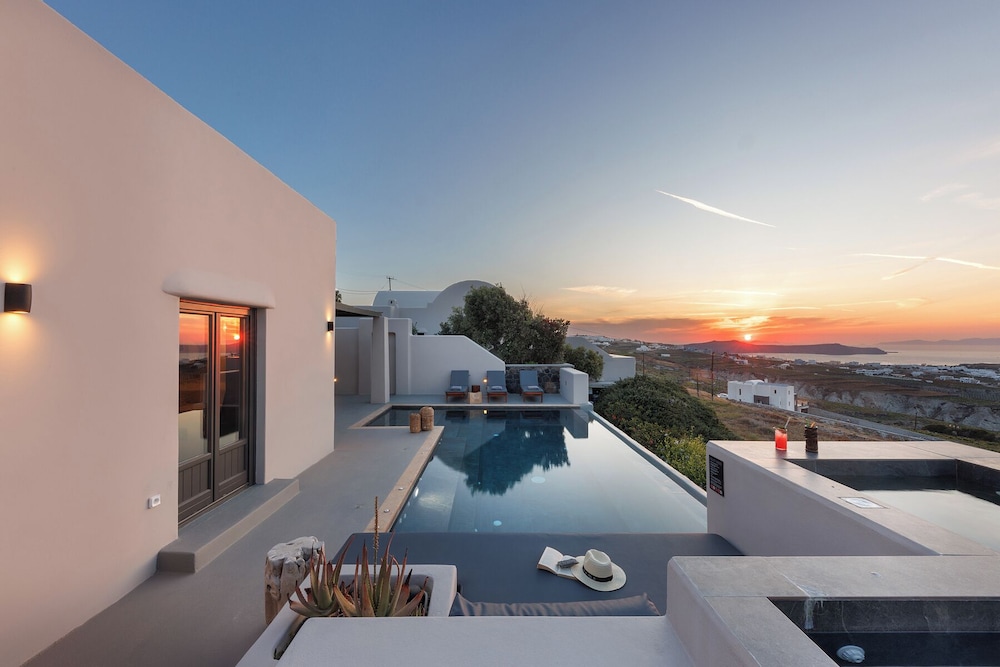 North Santorini Luxury Spa Hotel 6/50